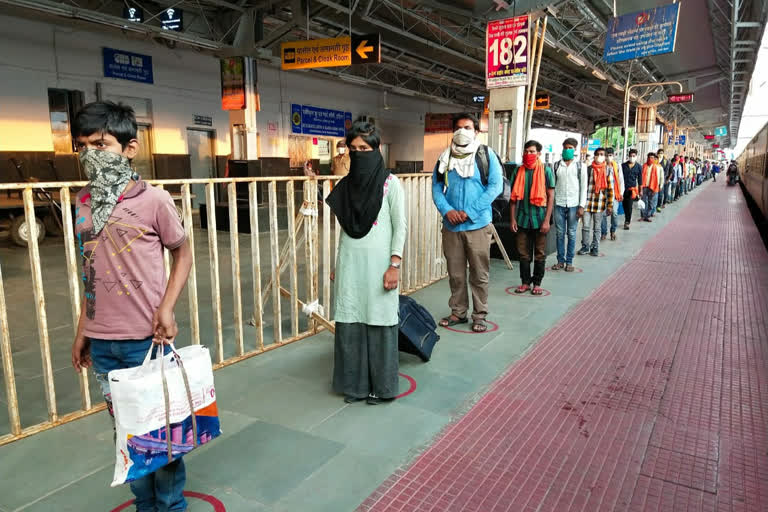 Shramik special train reached Hatia railway station from Mangalore