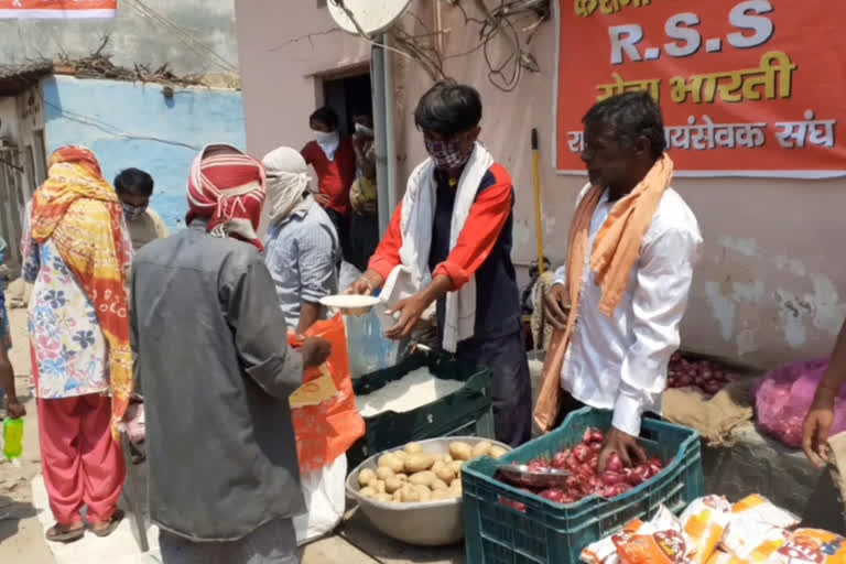 sewa bharti organization distribute ration to needy people at chattarpur