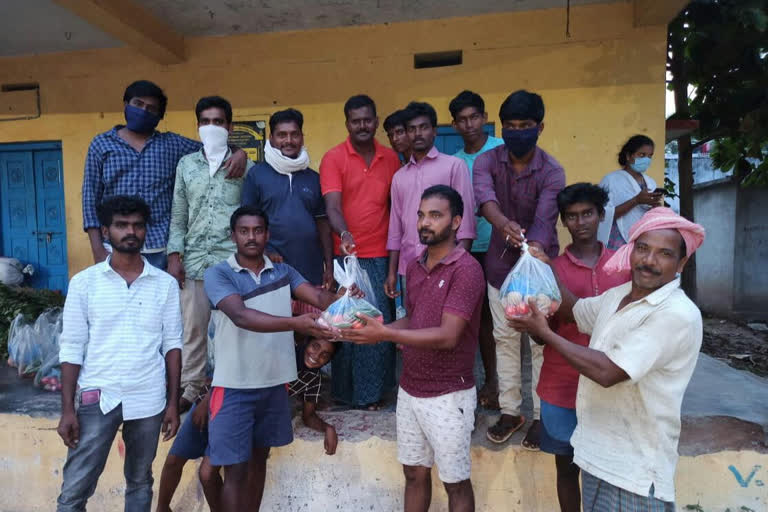 ntr fans distributed vegetables in vintipalem