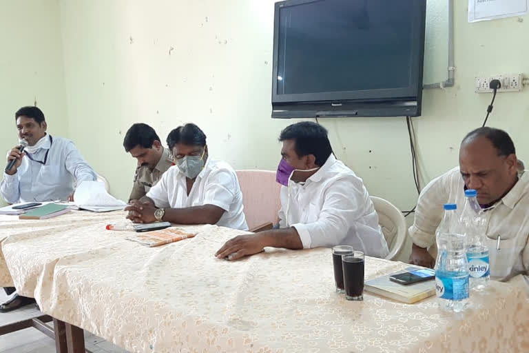 mla yelija counduct  meeting on sand mafiya