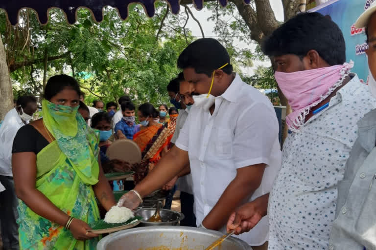 food distribution migrant workers at east godavari