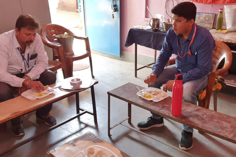 tehsildar with his team inspected the quarantine centre of gadarwara of narsinghpur