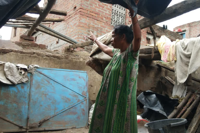 আমফানের জেরে ক্ষতিগ্রস্থ রানিগঞ্জের বহু কাঁচা বাড়ি