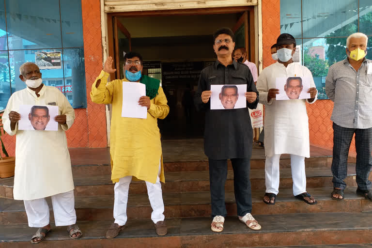 Pressure from Kalasa Banduri Farmers' Struggle Committee activists on Madhuswami's resignation.