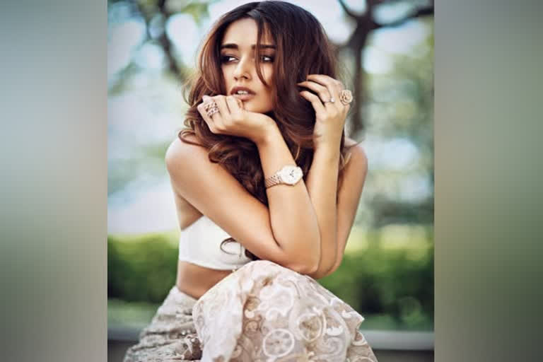 ileana dcruz misses the beach