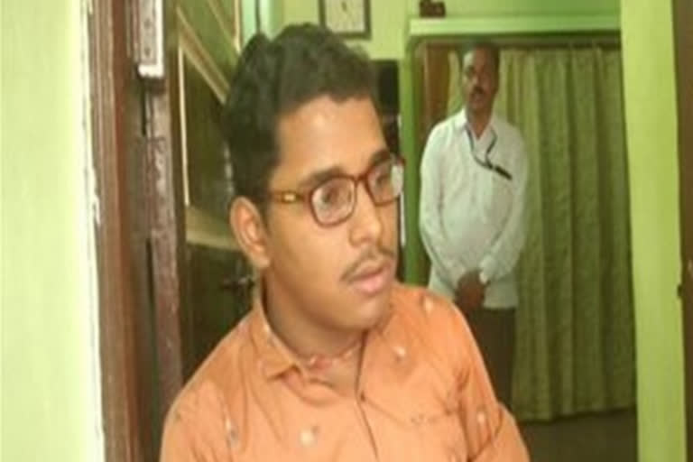 Gujarat boy, who lost hands, leg in accident, scores 92 pc marks in Class XII exams