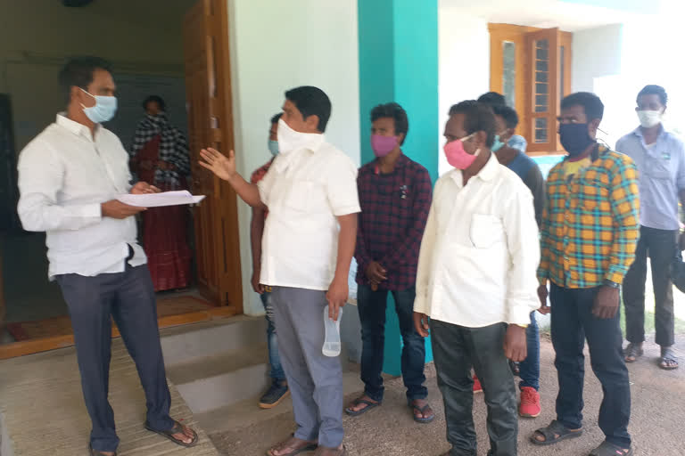 visakha dst tribal people argue oddisa people entering into the stae boarders