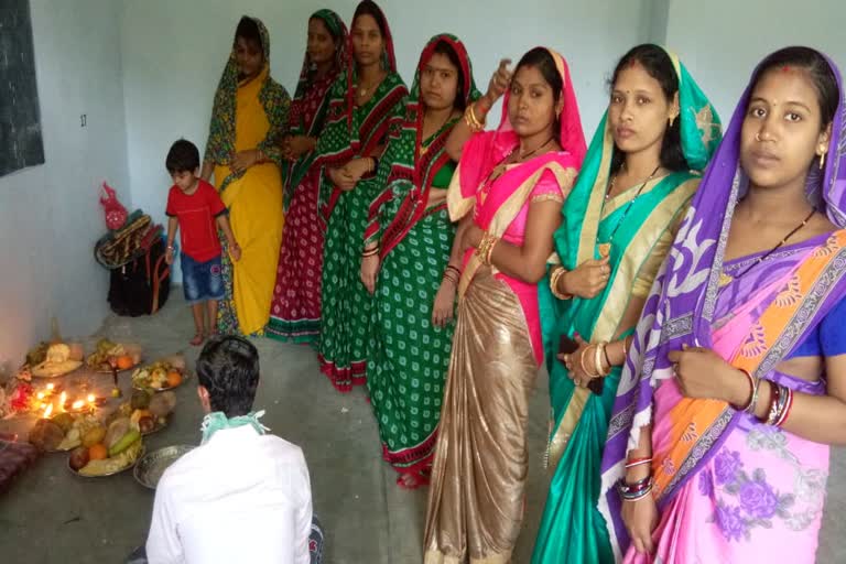 savitri-puja-celebrated-at-various-quarantine-center-of-berhampur-district