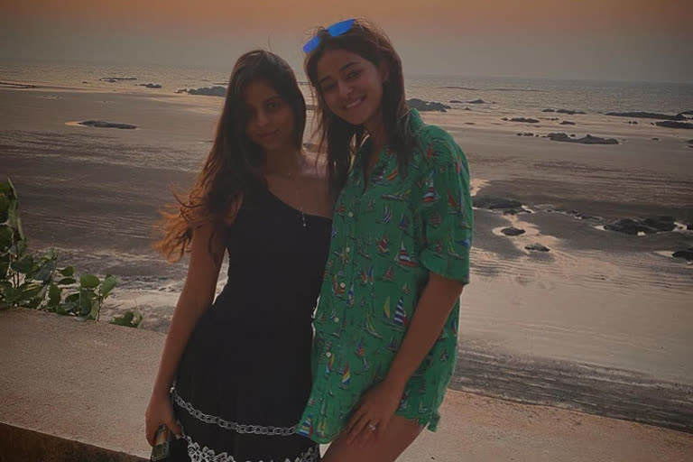 ananya panday shared beach photo with suhana khan on her birthday