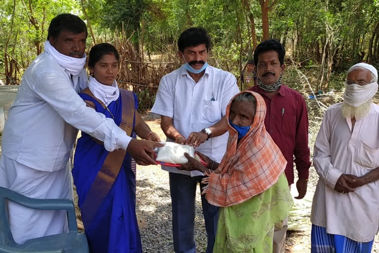 ramzan thopa given to poor muslim family by ycp leaders in nellore district