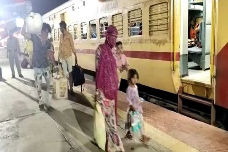 Migrant workers depart for Rajasthan from Andhra's Anantapuram in Shramik train