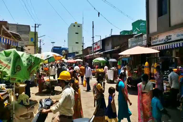 Dharwad people not followed the social distance in market