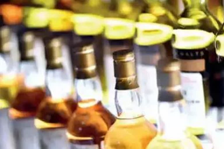 constable caught with liquor bottles in vijayanagaram district