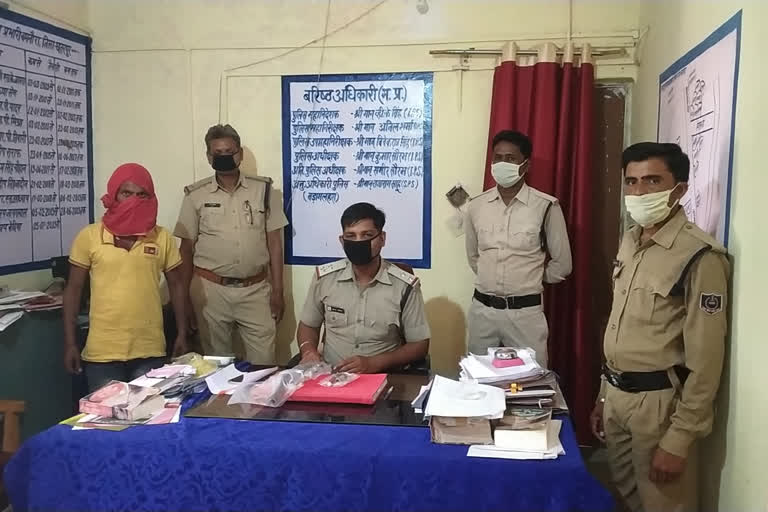 Accused roaming with three cartridges get arrested