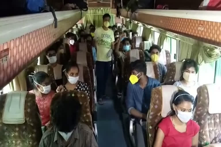 Bus leaves for Kerala from bhopal