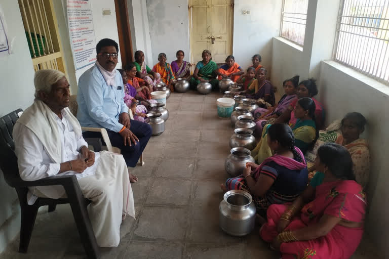 womens protest for water