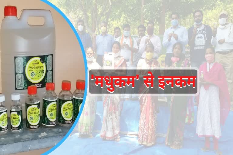 women making Madhukam sanitizer