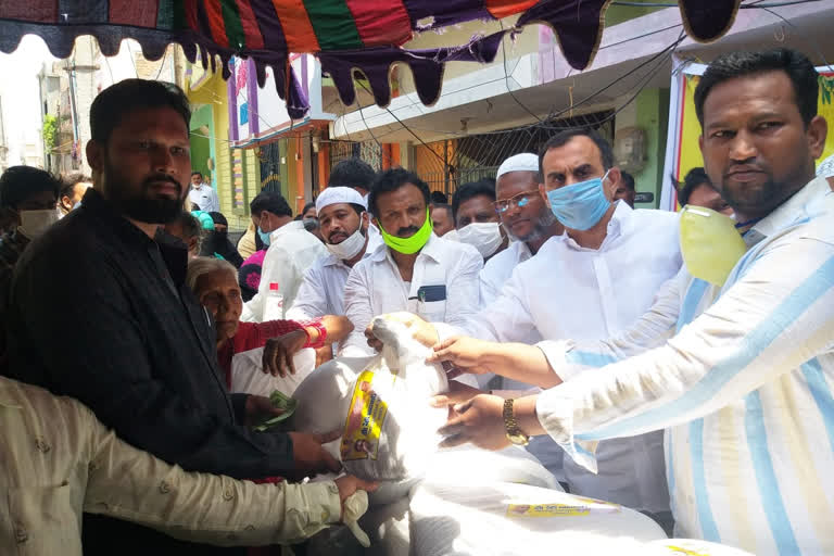 ramzan toofa distributed to poor muslims in rayachoti of kadapa district