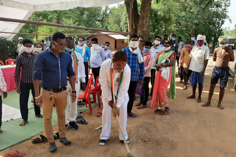 Narayanpur MLA did Bhoomipujan of road construction in kondagaon