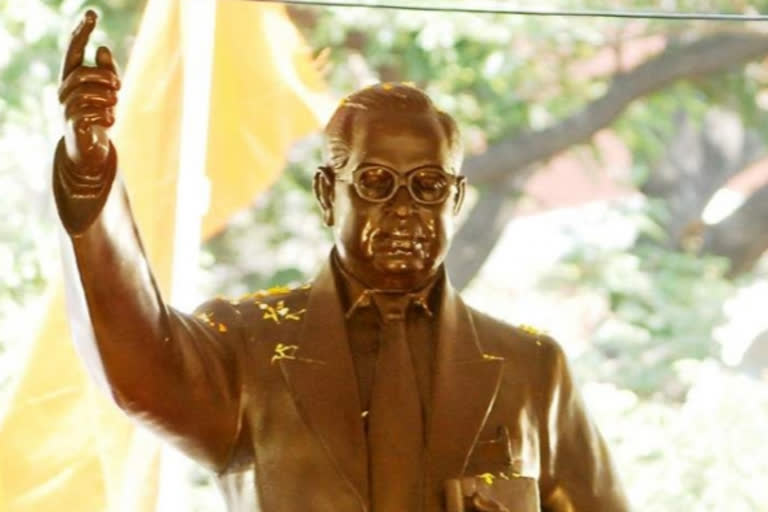 Ambedkar statue damaged  Uttar Pradesh  COVID-19 lockdown  ഉത്തര്‍പ്രദേശില്‍ അംബേദ്‌കര്‍ പ്രതിമയെ നശിപ്പിച്ച നിലയില്‍ കണ്ടെത്തി  ബിആര്‍ അംബേദ്‌കര്‍  ഉത്തര്‍പ്രദേശ്