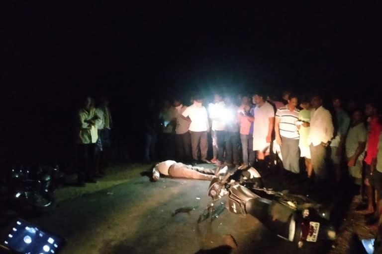 accident-in-prakasam-dst-giddalouru-one-died-and-one-injured