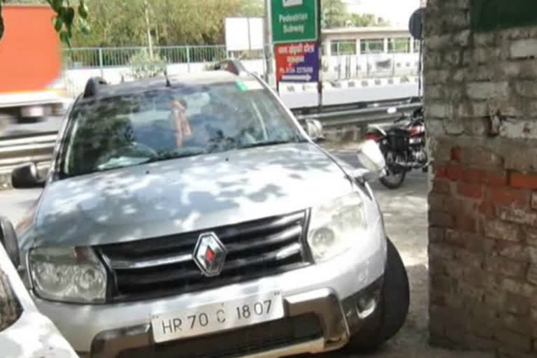 husband tried to suicide in car in gurugram