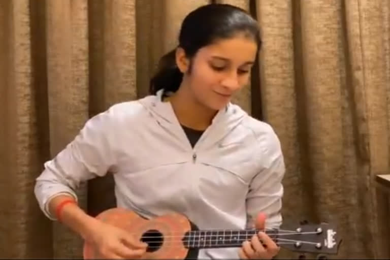 Rodrigues shows off her singing and ukulele skills