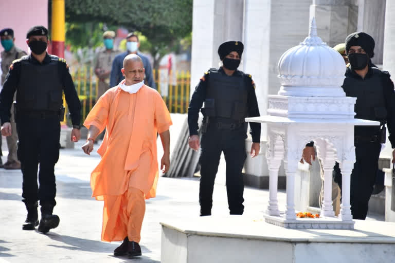 Yogi performs 'rudrabhishek' for safety from corona