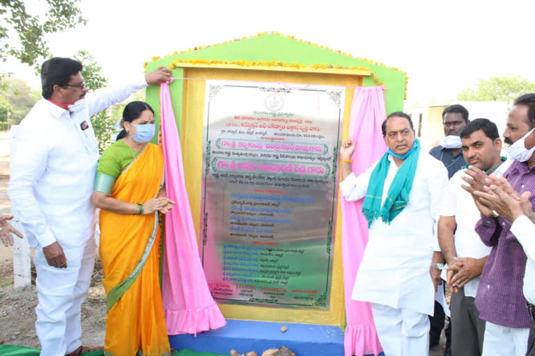 minister indra karan reddy started check dam cnstruction works