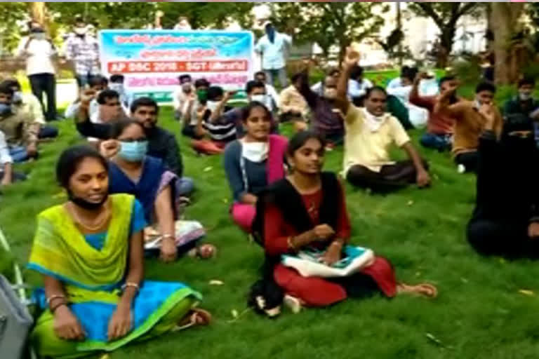 dsc candidates protest in maarkapuram prakasam district