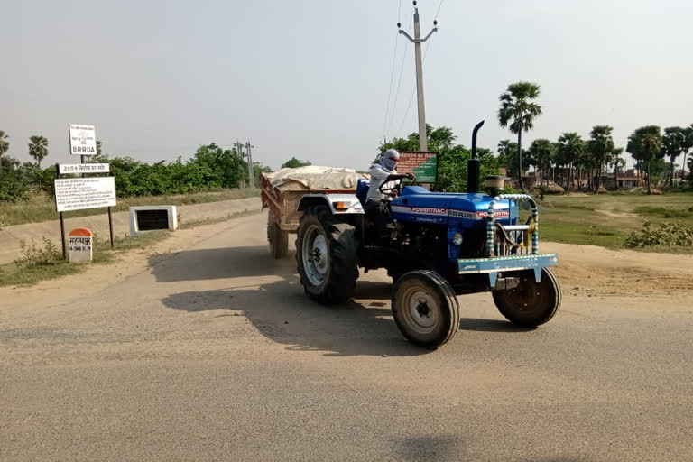 धड़ल्ले से चल रहा अवैध बालू खनन