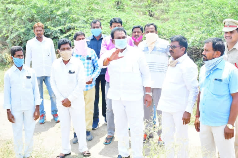 MLA tour to set up farmers venues at bowenpally sircilla