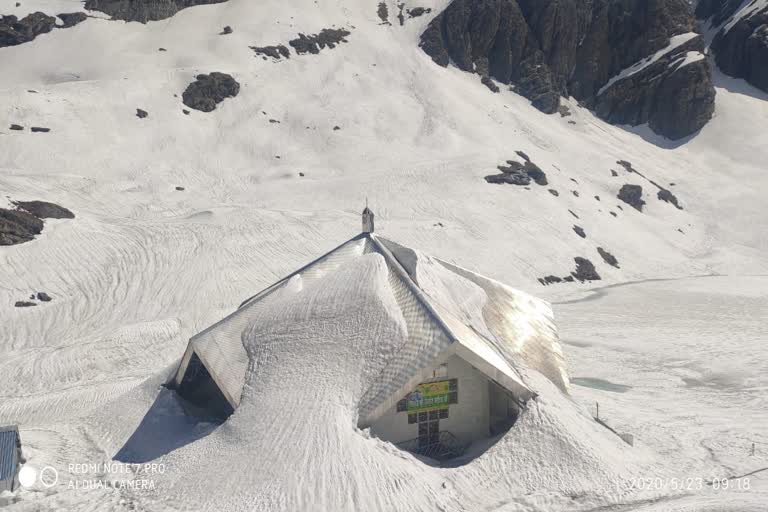 now-covered-pictures-of-hemkund-sahib