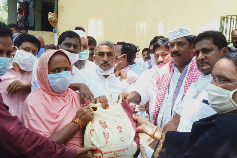 ycp mla gave ramjan thopha to muslims in kadapa dst railwaykoduru consistency