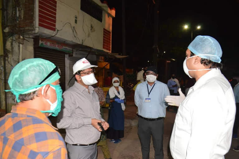 Jabalpur Collector Bharat Yadav visited the Containment Zone on Sunday evening