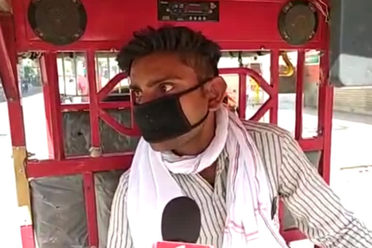 e-rikshaw drivers facing financial crises in delhi