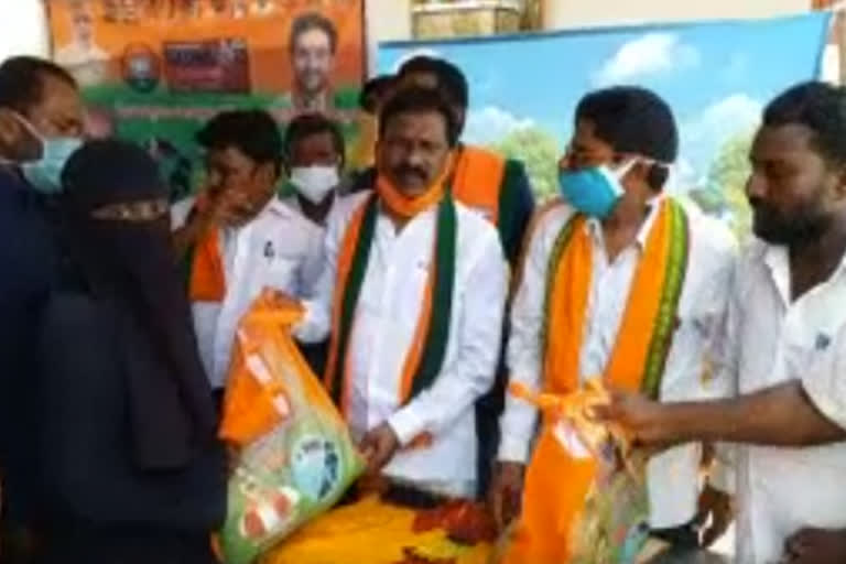 bjp leader distributed groceries to poor