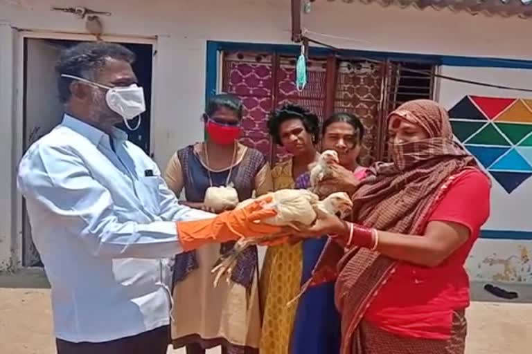 free-hen-gave-to-transgender-and-poor-family-in-davanagere