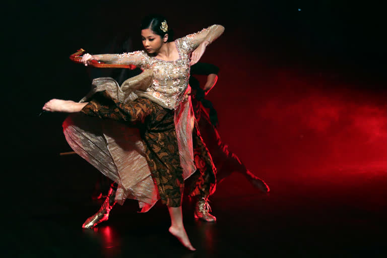 Indonesia dancers