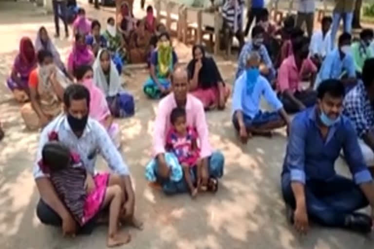 pregnent and born child died relatives protest in mylavaram krishna district