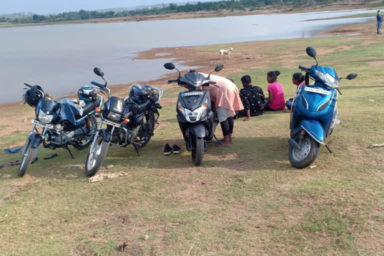 Friends who came to celebrate the birthday party.. drowned in River