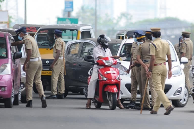 ആലപ്പുഴ വാര്‍ത്ത  ആലപ്പുഴ  ഹോട്ട്സ്പോട്ട്  നിയന്ത്രണങ്ങൾ  ലോക്ക് ഡൗൺ  കൊവിഡ് 19 വാര്‍ത്ത  HOTSPOTS of ALAPPUZHA  RESTRICTIONS STRENGHTHED  ALAPPUZHA