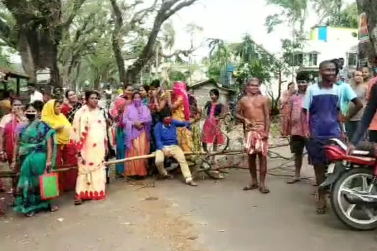 জেলাজুড়ে বিক্ষোভ, পথ অবরোধ