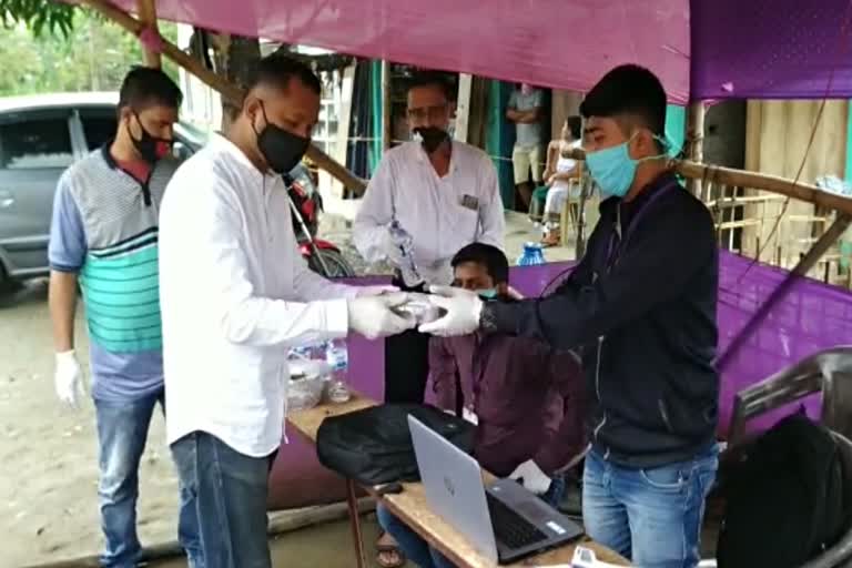 Businessman Amrit Gogoi distributed food among emergency worker