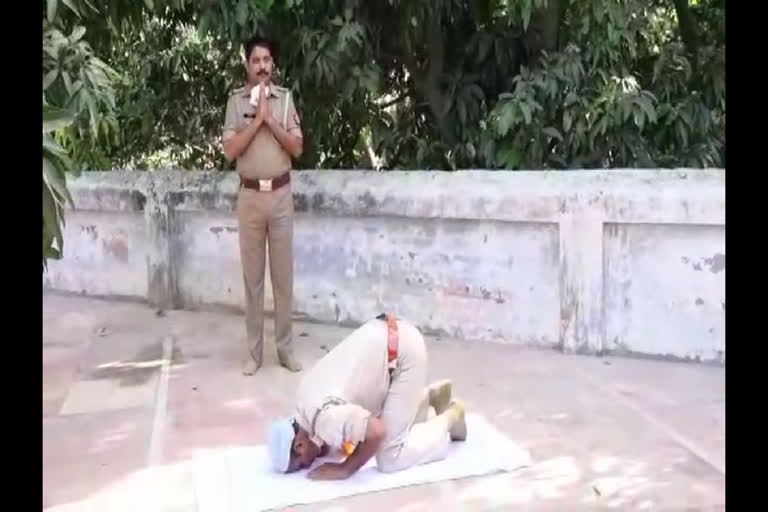 UP: Cops join in prayers, display communal harmony