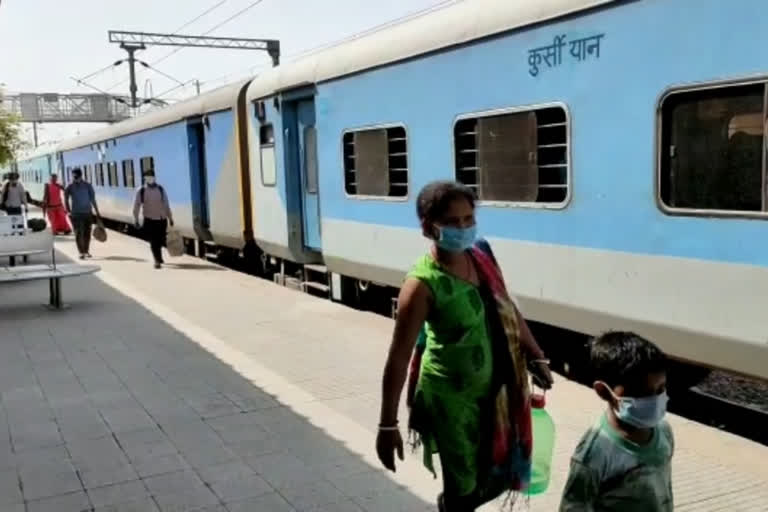 shramik special train reached kaushambi