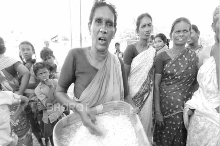 புதுக்கோட்டை செய்திகள்  மீனவப் பெண்கள்  கோட்டைப்பட்டினம்  pudhukottai news  fisher women  die of hunger  தரமற்ற ரேஷன் அரிசி