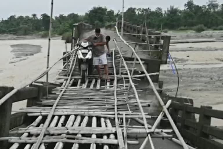 Broken bridge at Nikashi of Baksa