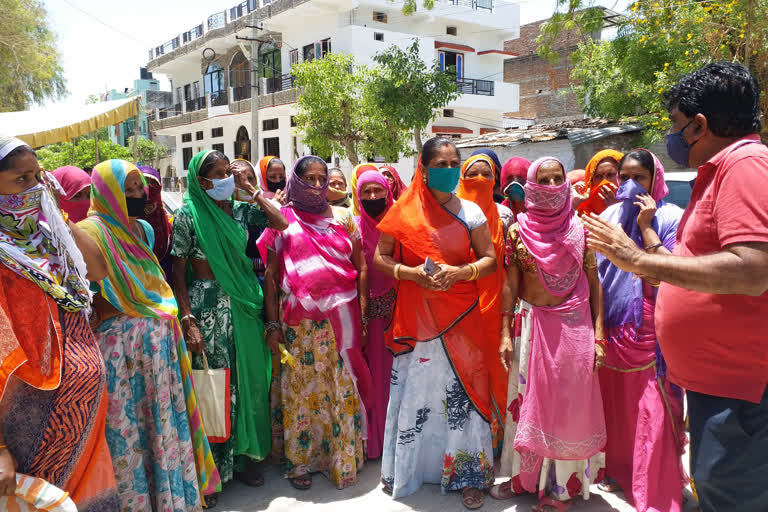 Women protested in Sirohi,  सिरोही में महिलाओं ने किया प्रदर्शन