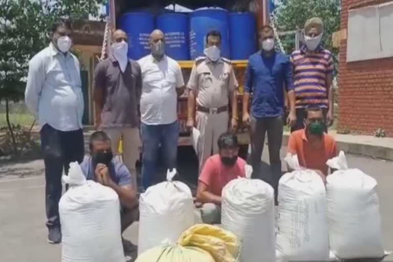 three smugglers arrested with 2 quintals 30 kg chura post in panchkula